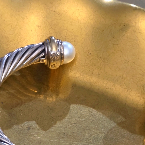 Classic David Yurman Pearl, 14K Gold, and Silver Cable Bracelet - Picture 5 of 6